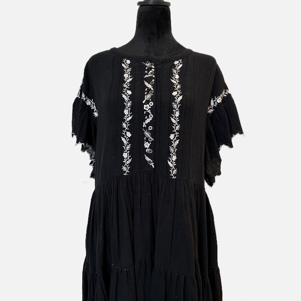 Free PEOPLE blue summer dress with white smocking in size small petite. - Picture 2 of 3